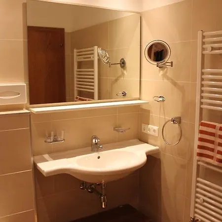 Haus Falch ゲストハウス サンクト・アントン・アム・アールベルク